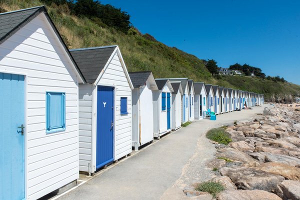 Peut-on participer à une croisière qui offre des randonnées pour découvrir les montagnes des Rocheuses?